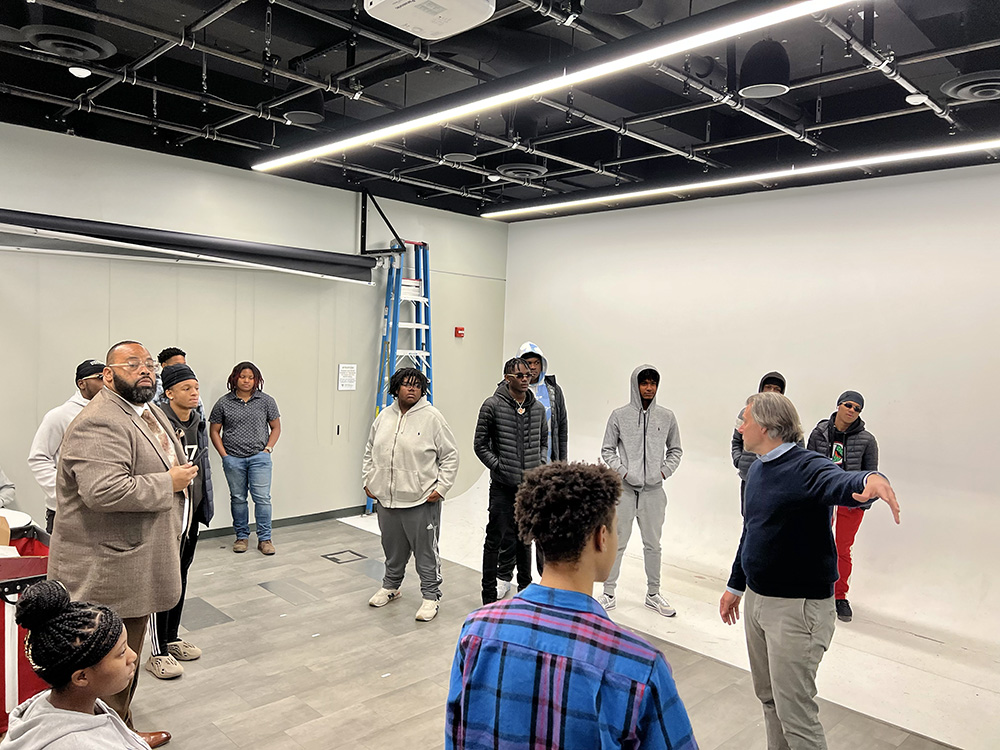 Andrew Conte, Ph.D., director of the Center for Media Innovation, gives a tour of the CMI to students from Aliquippa Junior/Senior High School.