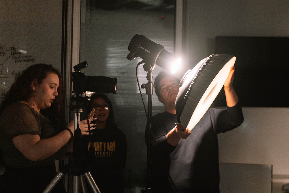 Point Park’s Photography Collective welcomed Adam Milliron, a food, product and lifestyle photographer to the Center for Media Innovation. Milliron shared lighting and photographic techniques and more during his on-campus visit.