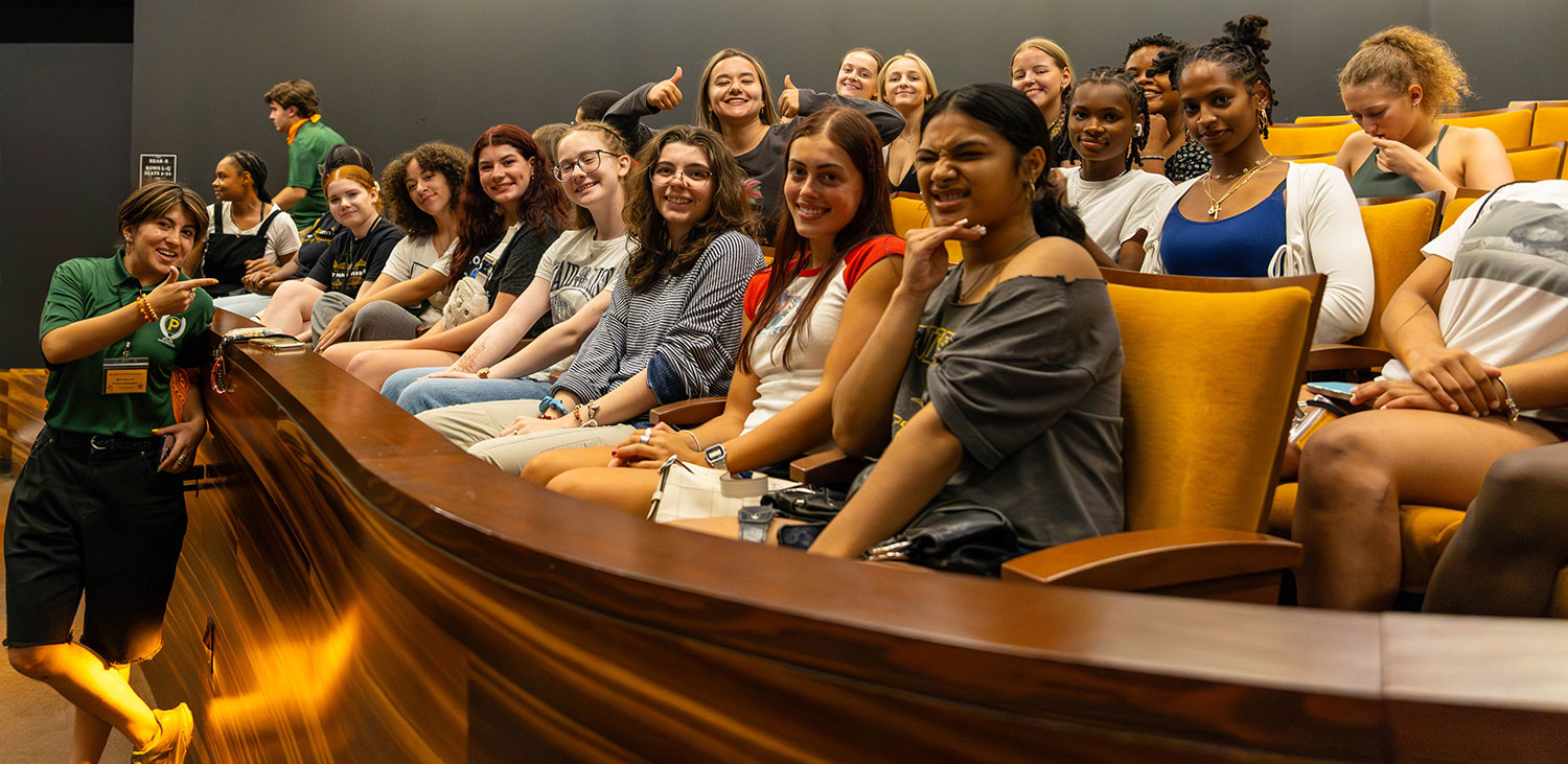 Group of incoming freshman experiencing Point Park's Pioneer Experience. Photo by Paul Koontz.