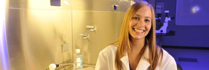 Biology graduate Michelle Guaragno in a Point Park laboratory. | Photo by Jim Judkis