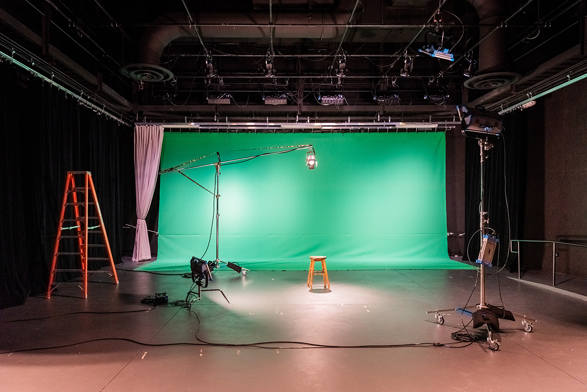 A photo of the soundstage.