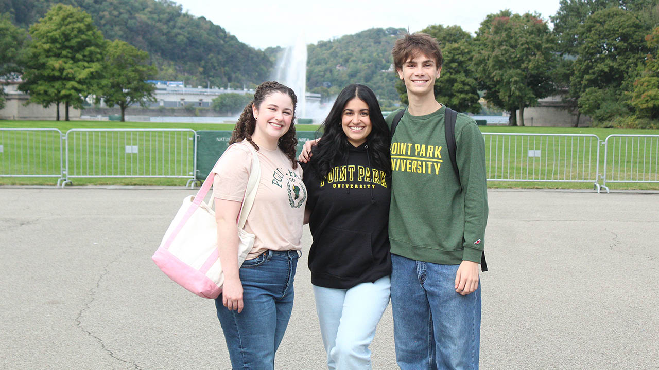 Students in Point Park t-shirts at Point State Park. Photo | Benjamin Parry