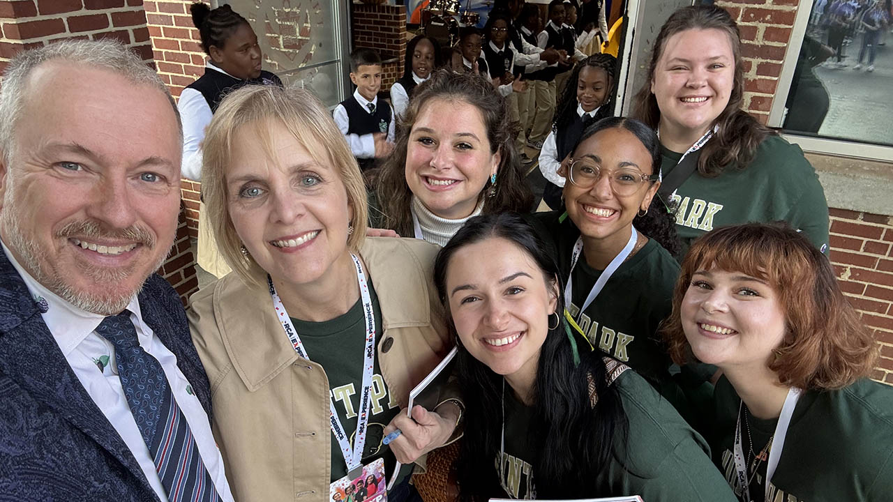 on Clark, Christal Edmunds, and students Gabby Frisco, Kiyara Sawyers, Mara Shene, Madeline McBride and Paige Rennekamp at the Ron Clark Academy New Teacher Conference. Submitted photo.