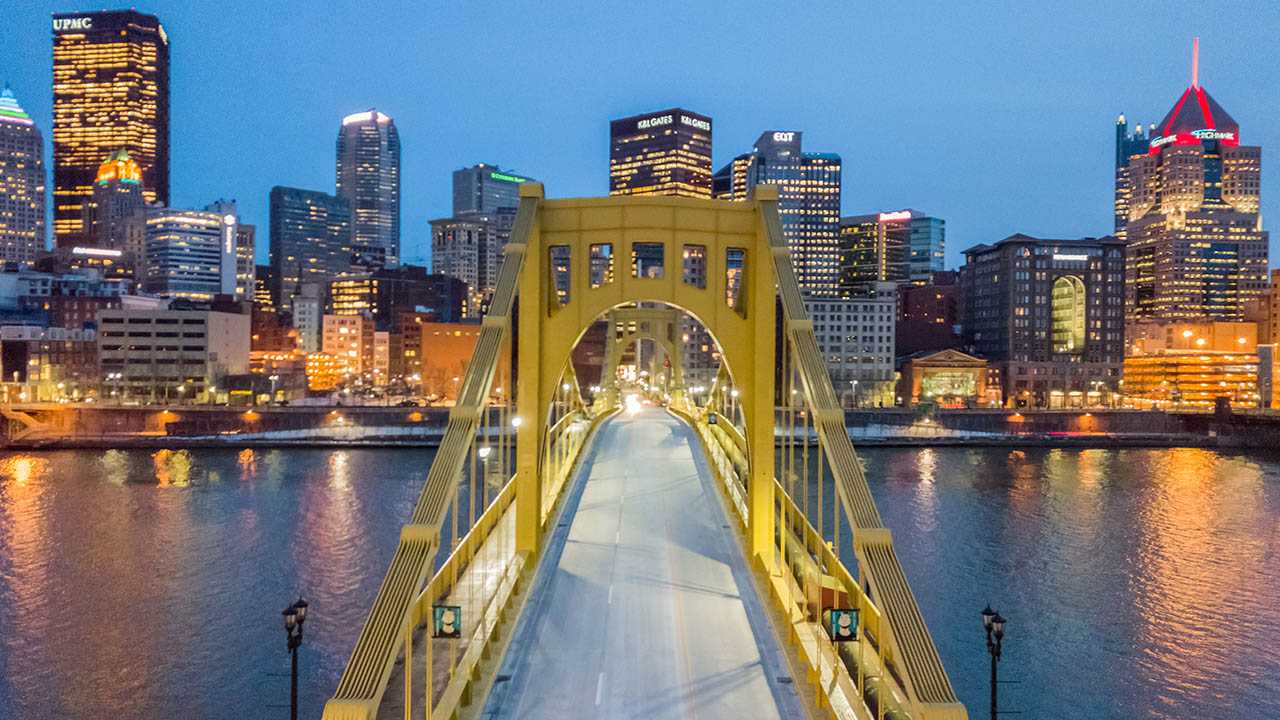 A photo of Downtown Pittsburgh by Nathaniel Holzer.