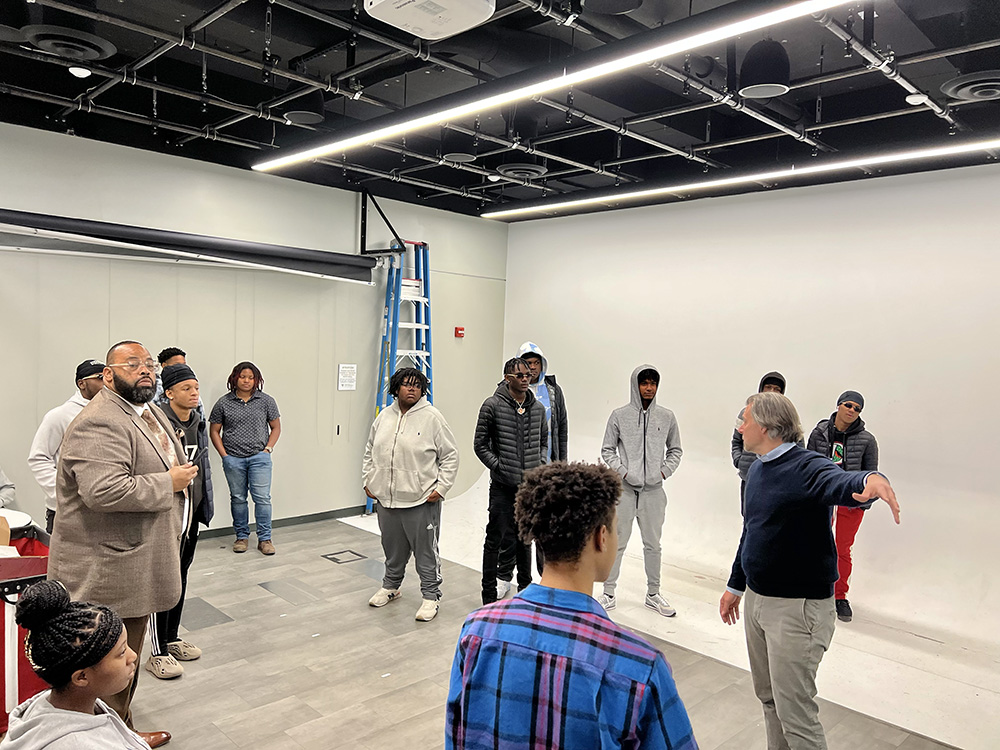 Andrew Conte, Ph.D., director of the Center for Media Innovation, gives a tour of the CMI to students from Aliquippa Junior/Senior High School. 