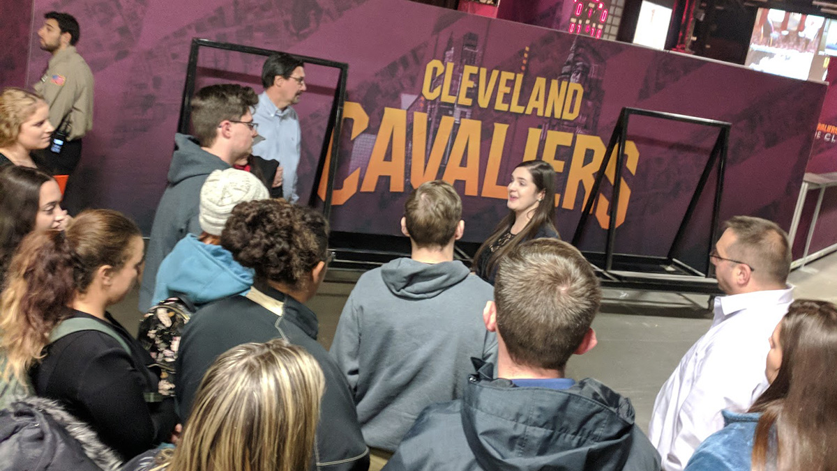 Cleveland Cavaliers event specialist and SAEM alumna Dana Drewniak meets with the SAEM Club.