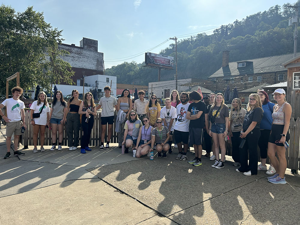 Pictured are Honors Program students in the Strip District during the Fall 2023 Welcome Weekend.
