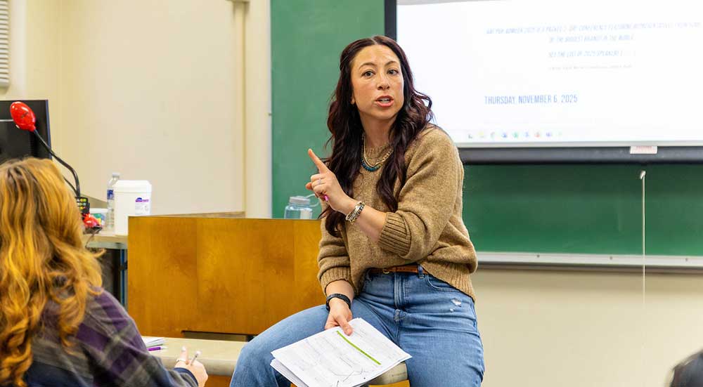 Jenna Lo Castro teaching a class.