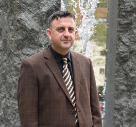 Pictured is Elvir Muslimovic, M.B.A. alumnus and supervisor of pricing operations at BNY Mellon. | Photo by Gracey Evans