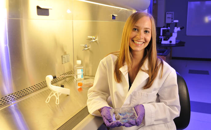 Portrait of Point Park alumna Michelle Guaragno, who graduated with a bachelor's degree in biology in May 2010. | Photo by Jim Judkis