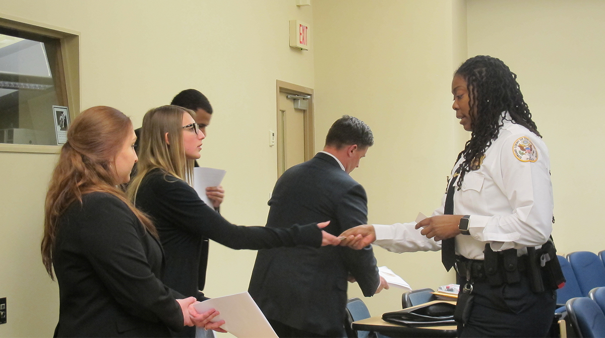 Pictured are U.S. Supreme Court Police Sergeants Charmaine Carr and Mark Hosier with Point Park criminal justice students. Photo by Amanda Dabbs