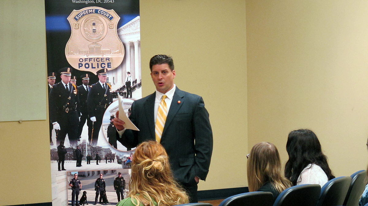 Pictured are U.S. Supreme Court Police Sergeants Charmaine Carr and Mark Hosier with Point Park criminal justice students. Photo by Amanda Dabbs