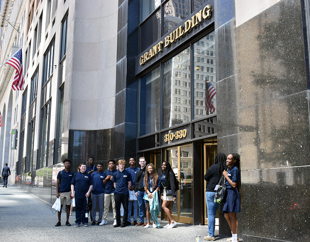 Students in ACAP pose for a photo in front of the Grant Building in Downtown Pittsburgh. Photo by Nicole Chynoweth.