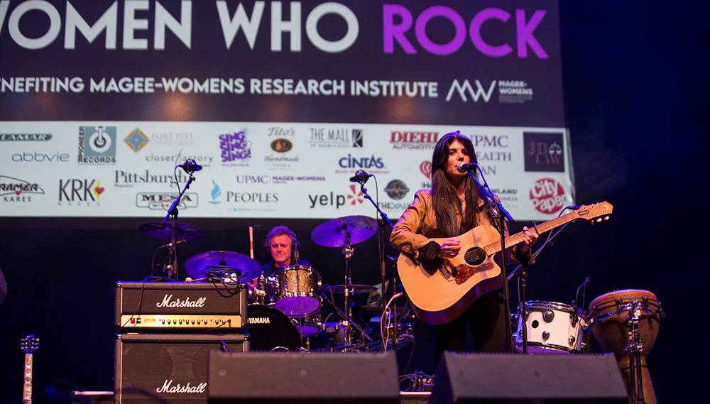 Pictured is Lauren Monroe and Rick Allen performing at the Women Who Rock 2021 Benefit Concert. Photo by Kelli Daerr.