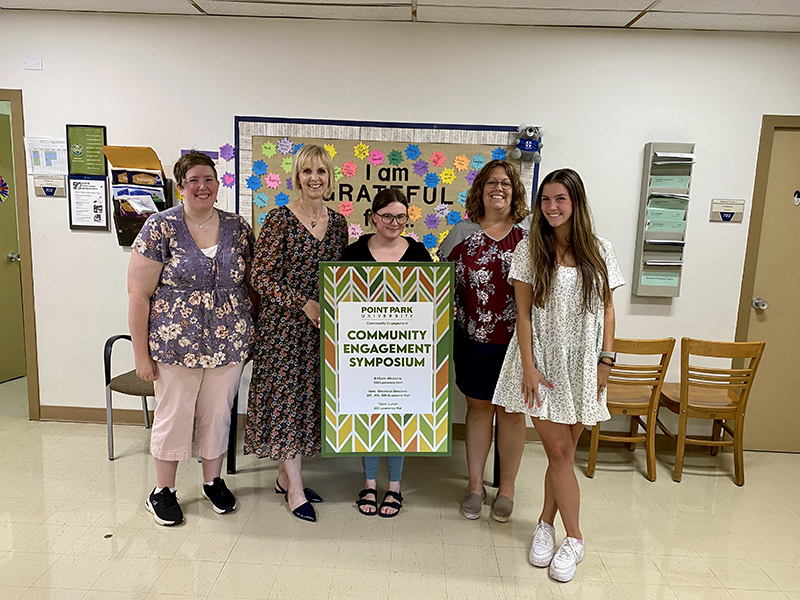 Pictured are Professor Christal Edmunds and her students.