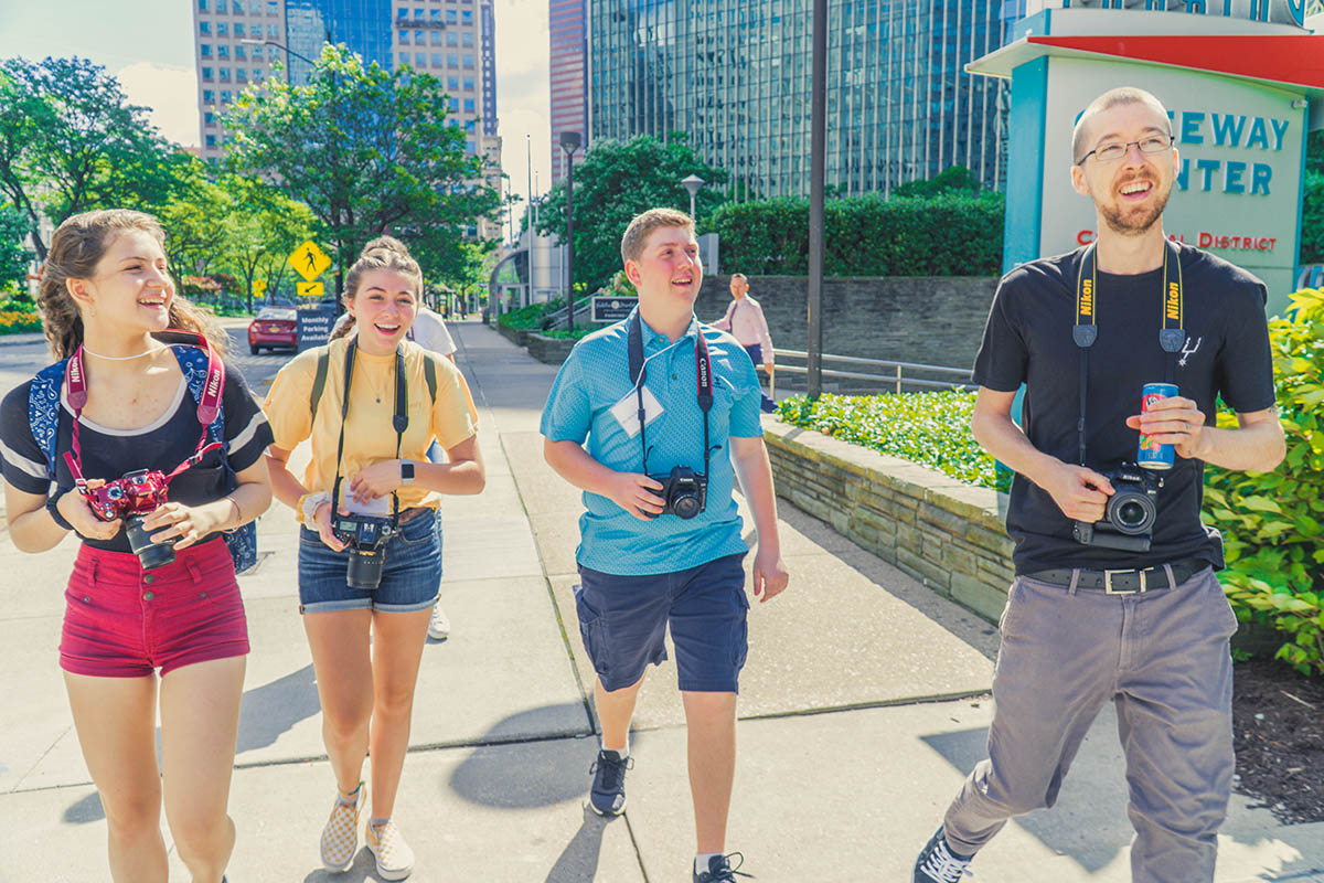 Students learn about photography with alumnus Nathan Gentry. Photo | Emma Federkeil