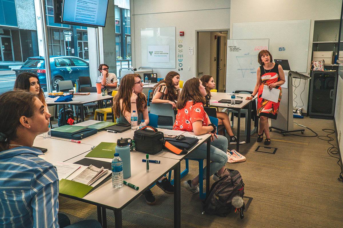 Professor Helen Fallon leads a session in the Center for Media Innovation. Photo | Emma Federkeil