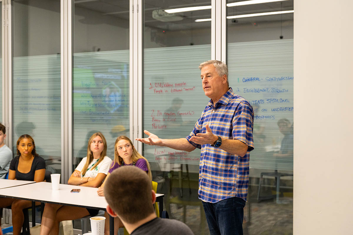 Alumnus Greg Brown, radio and TV play-by-play announcer for the Pittsburgh Pirates, speaks to students in the University's Center for Media Innovation. Photo | Paul Koontz