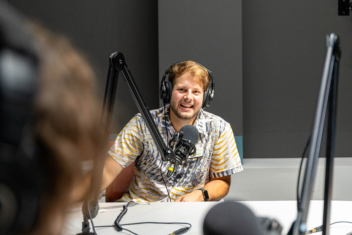 Kyle Archer participates in a podcast with students in the Center for Media Innovation. Photo | Paul Koontz