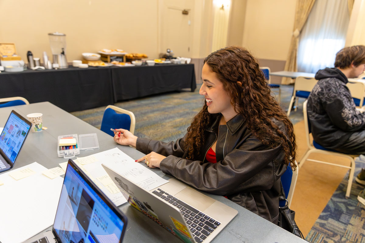 Patricia Calero Irizaary works at a table.