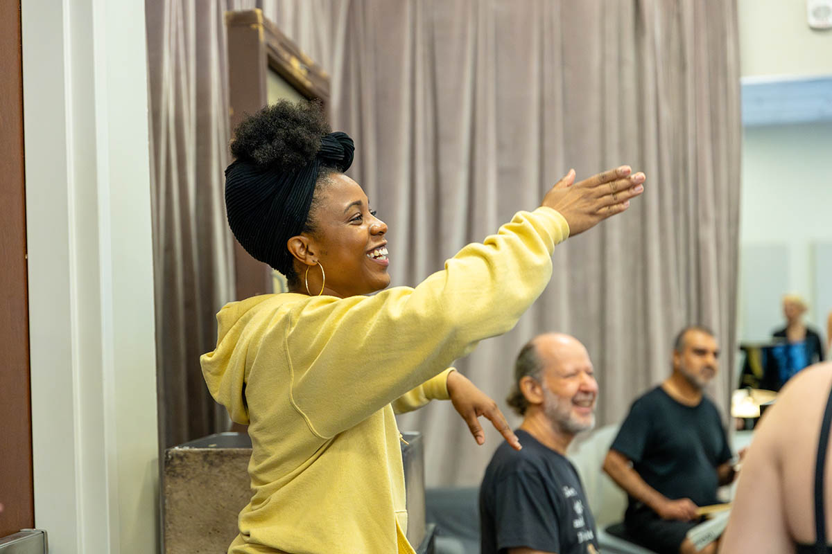Alumna Shonica Gooden '11 leads a master class in the Pittsburgh Playhouse. Photo | Paul Koontz