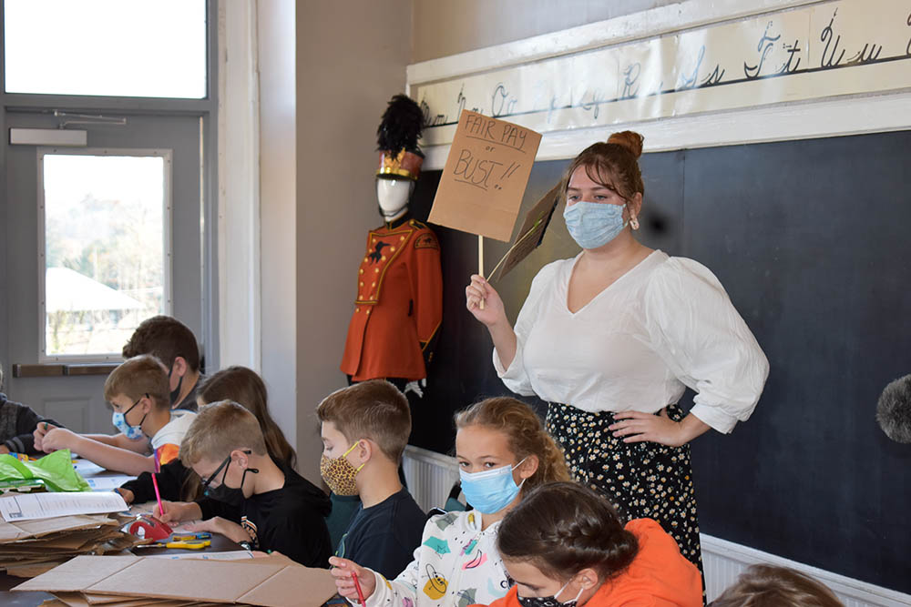 Lily Fields '22 discusses the historic Coverdale mine strike with students at the Bethel Park Schoolhouse Arts and History Center.