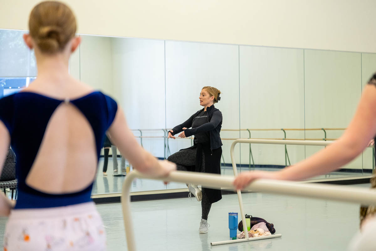 School of Dance alumna Katerina Kopsidas Rodgaard teaches a ballet class to Point Park students.
