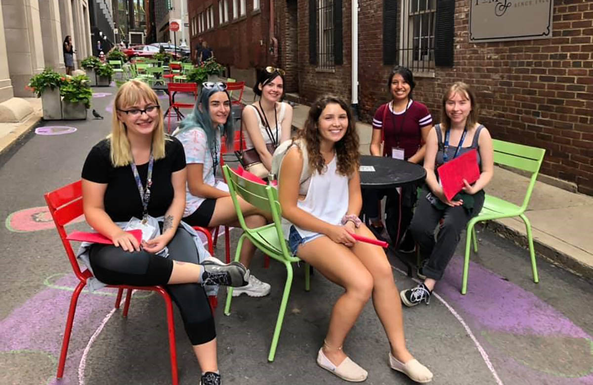 Honors Program students during the Downtown Pittsburgh scavenger hunt. Submitted photo